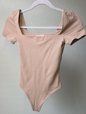 Babaton Nude Square-Neck Short-Sleeve Bodysuit